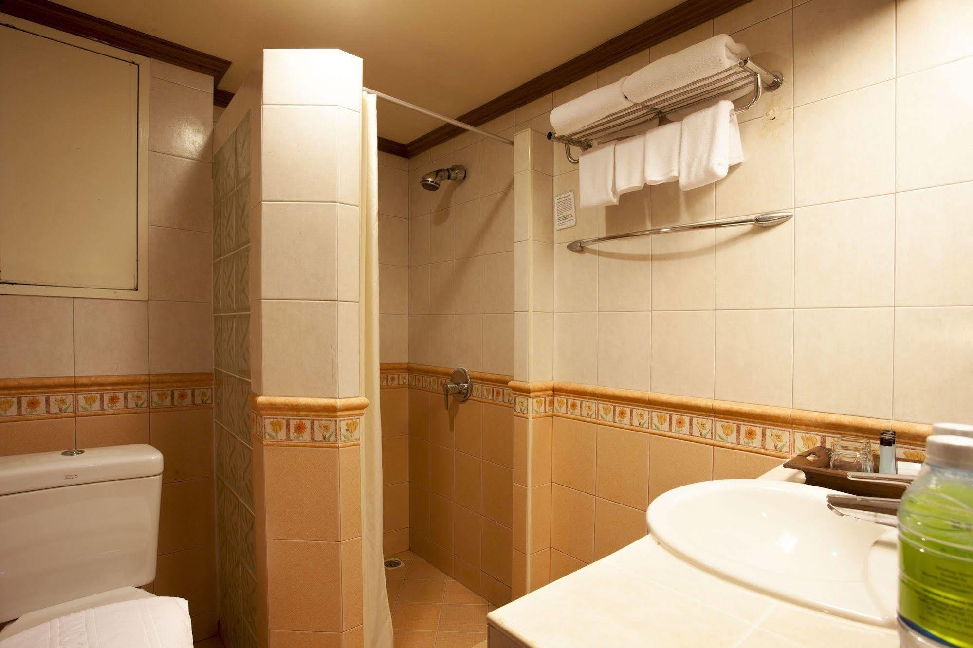 Safari Beach Hotel Patong Экстерьер фото
