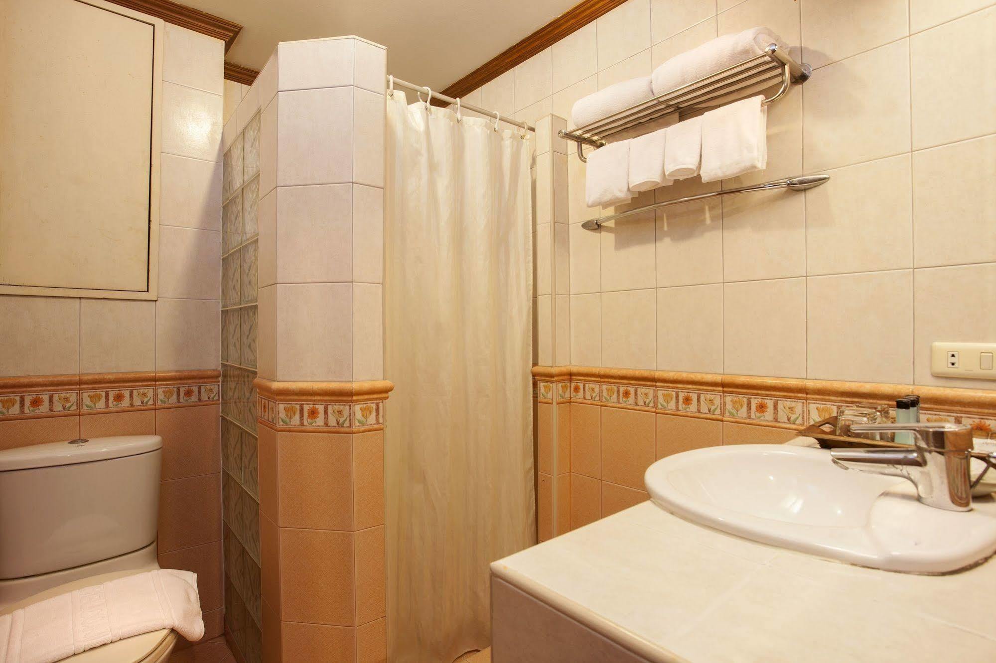 Safari Beach Hotel Patong Экстерьер фото