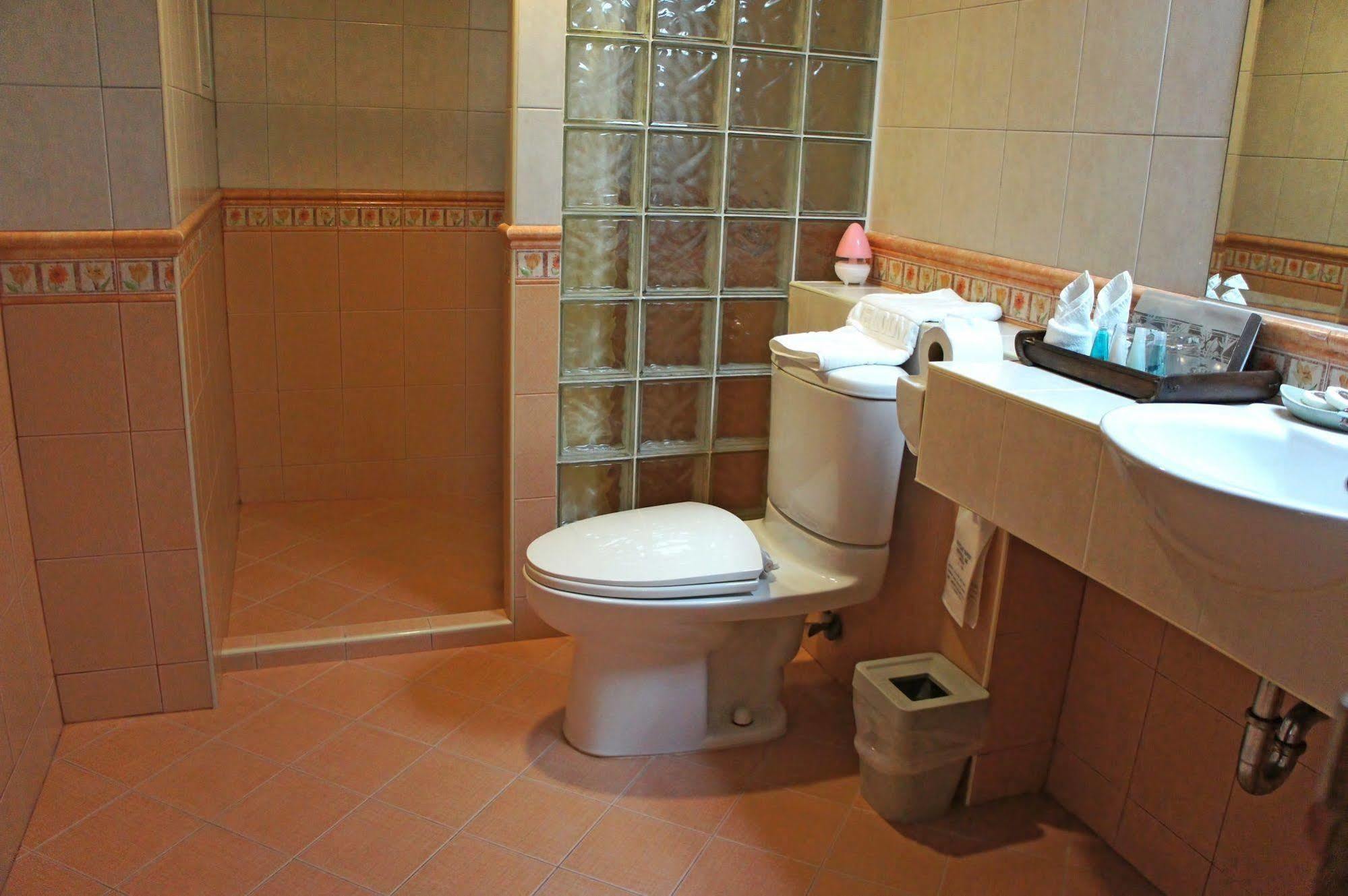 Safari Beach Hotel Patong Экстерьер фото