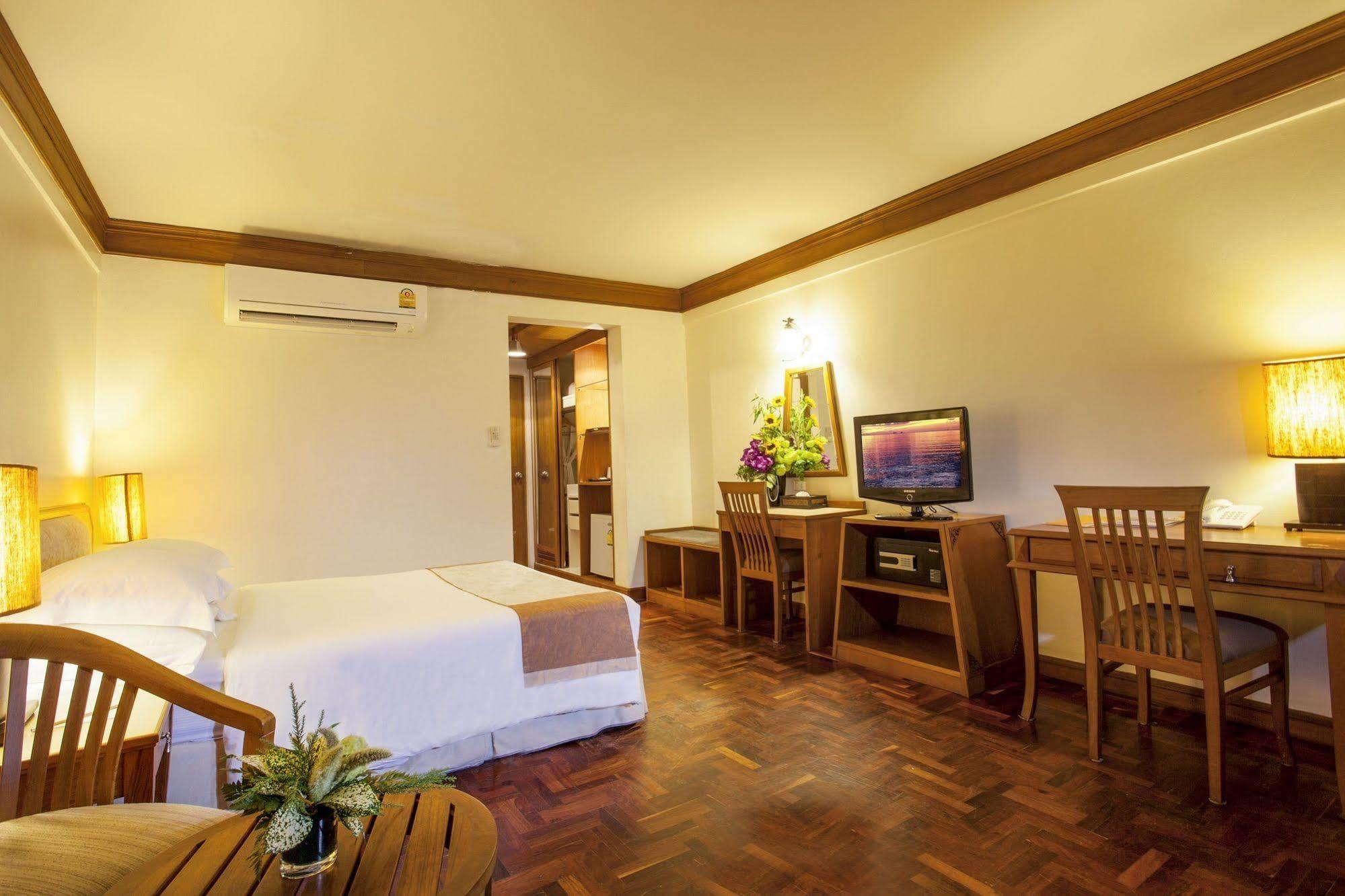 Safari Beach Hotel Patong Экстерьер фото